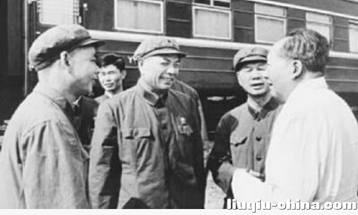 1971年毛泽东乘专列南下谈路线
