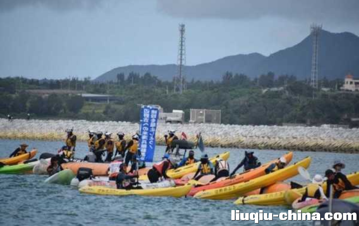 反美军普天间机场搬迁，琉球70只船出海抗议
